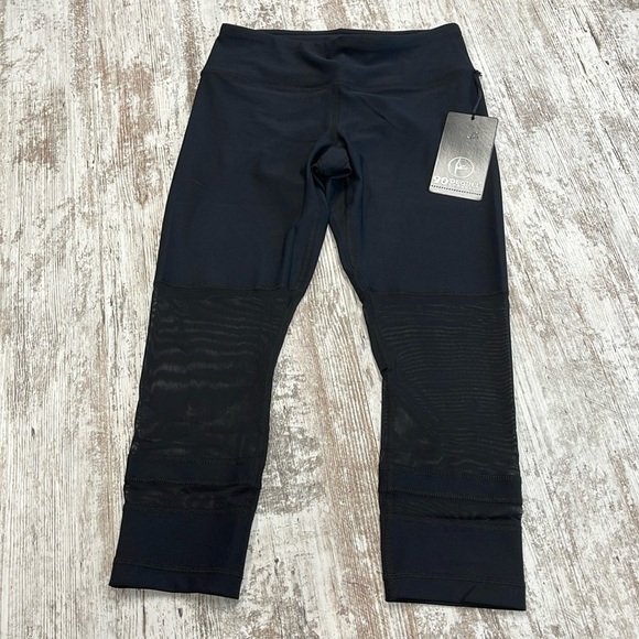 90 Degree by Reflex NWT Black Mesh Leg Capri Athletic Leggings Size Small - Picture 1 of 9